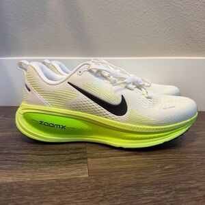 Nike Vomero 18 Running Shoes